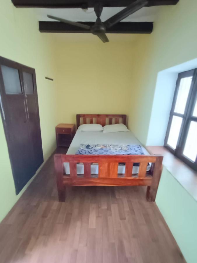 Sankardev Guest House D24 35 バラナシ エクステリア 写真